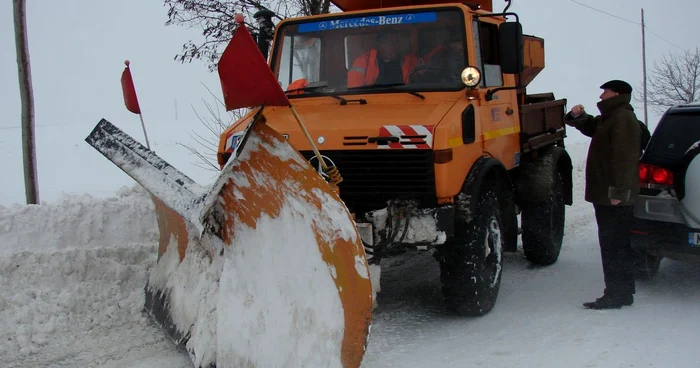 Societăţile care deţin utilaje de îndepărtare a zăpezii vor primi bani cu ţârâita