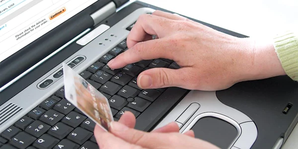 Românii au cheltuit în magazinele online autohtone 15,9 milioane euro între 15 martie şi 14 aprilie