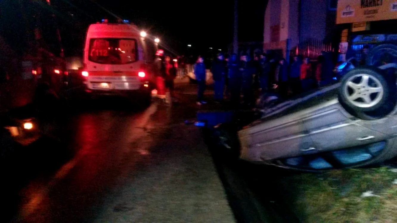 Maşina în care se aflau tinerii s-a răsurnat. Şoferul abia îşi luase carnetul FOTO Arhivă