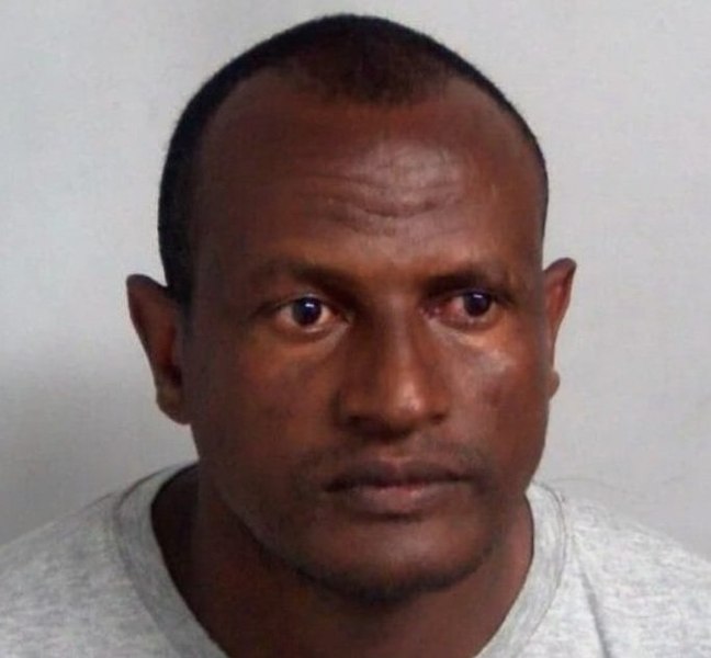 Solicitant de azil în Marea Britanie, eliberat din greşeală din închisoare. El ispășea o pedeapsă pentru agresiune sexuală