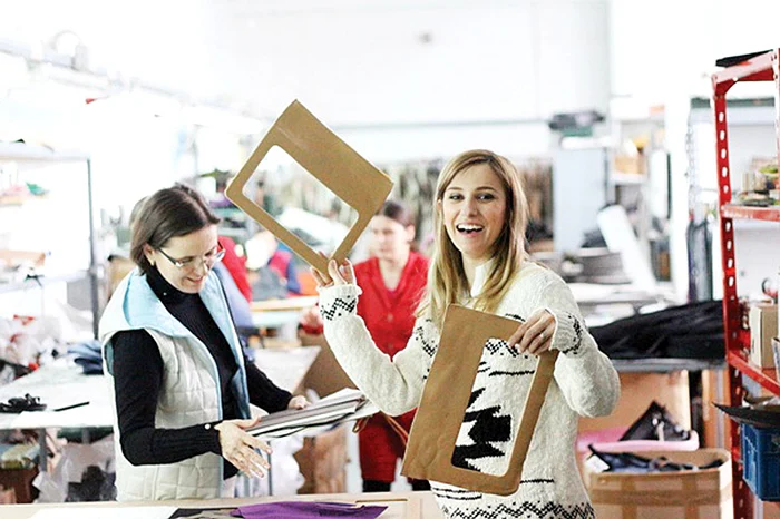 Dana petrece mult timp în atelierul ei