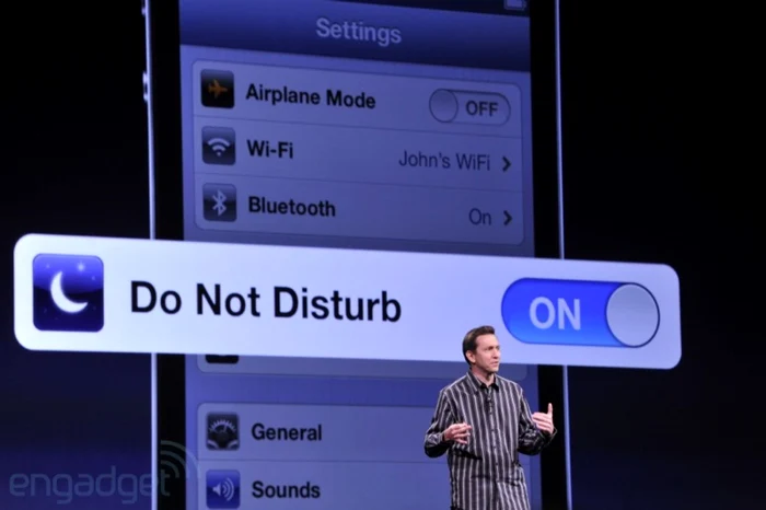 Scott Forstall a prezentat iOS 6, implicit funcţia „Do Not Disturb“, în vara lui 2012. FOTO Engadget