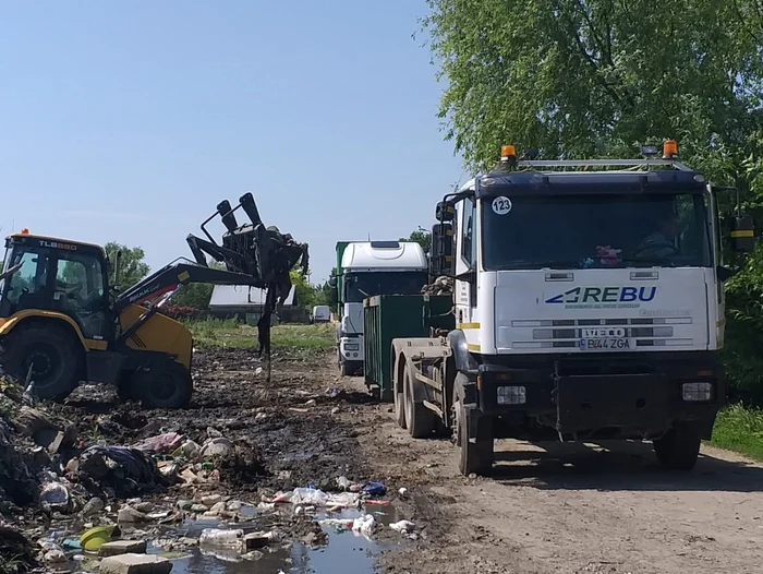 Primăria şi REBU au început curăţenie FOTO Facebook/PMC