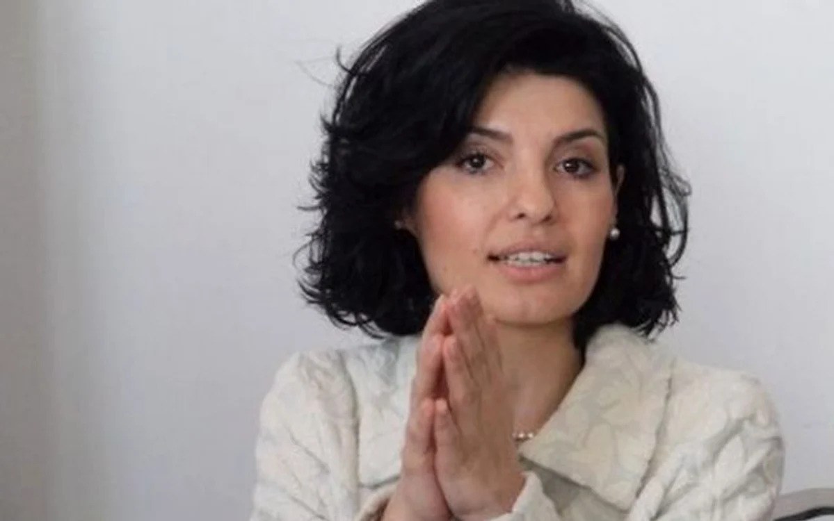 Lavinia Şandru realiza o emisiune pe săptămână - Dumini Call - de la ora 17.00 la ora 20.00 la Realitatea TvFoto: arhivă personală