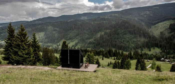 cabane de inchiriat construite în inima munţilor Călimani