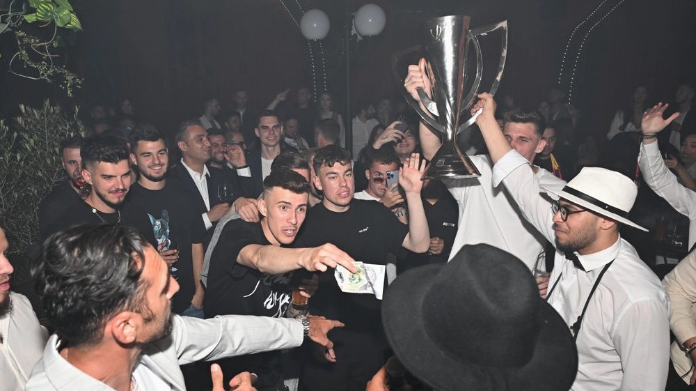 FCSB, petrecere pe manele. Au aruncat cu bani în Marinică Nămol, Adi Energie și Originalii GALERIE FOTO