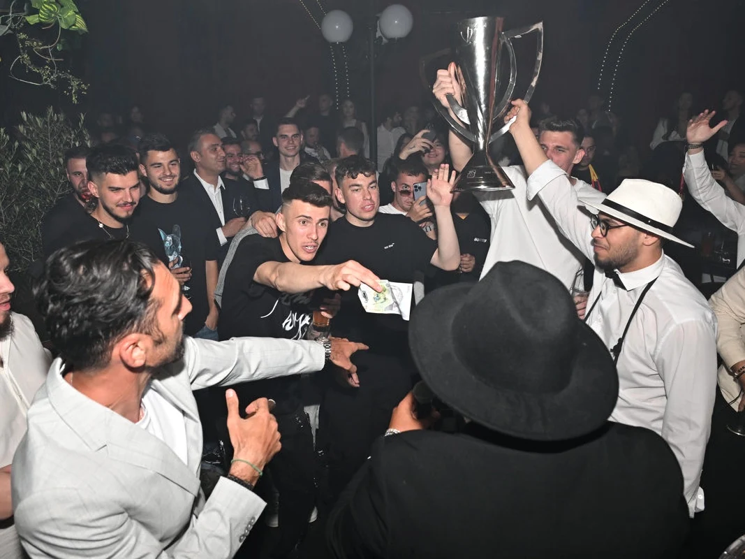 Petrecere FCSB  Foto Sportpictures