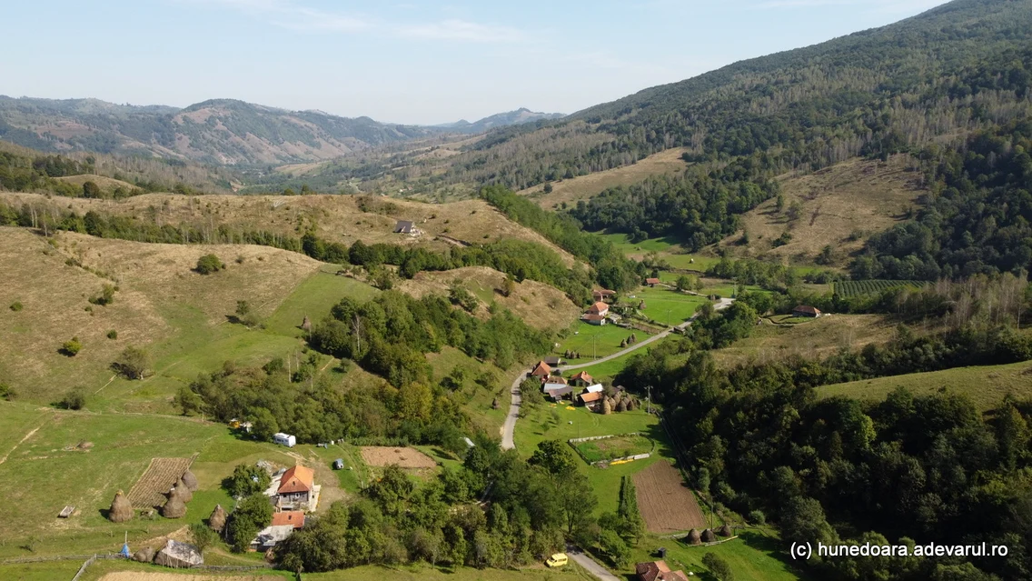 Satul Negoiu din Lunca Cernii de Jos, Hunedoara, Foto Daniel Guță, ADEVĂRUL (35) JPG