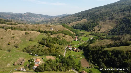 Satul Negoiu din Lunca Cernii de Jos, Hunedoara, Foto Daniel Guță, ADEVĂRUL (35) JPG