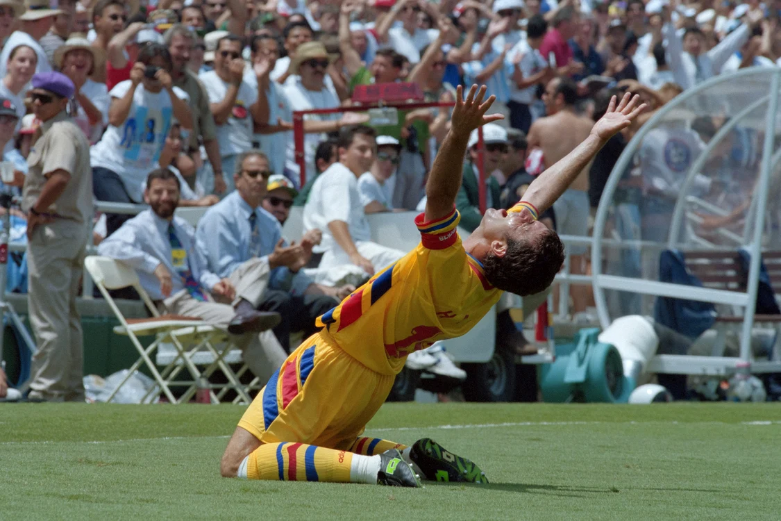 Bucuria lui Gheorghe Hagi la marcarea golului împotriva Argentinei FOTO: profimedia