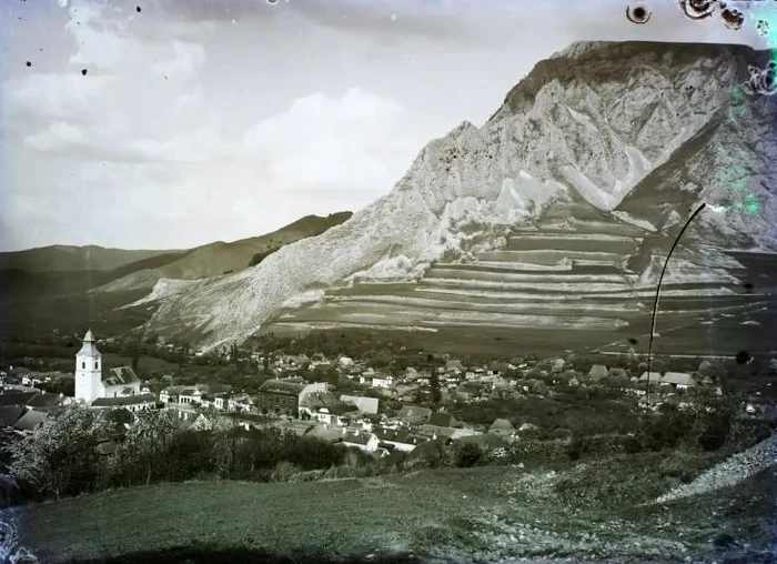 Vatra satului și Colții Trascăului FOTO Fortepan.hu