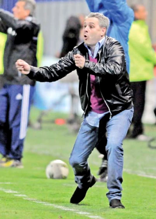 
    Ultima echipă antrenată de  Şumudică a fost Al Shaab  