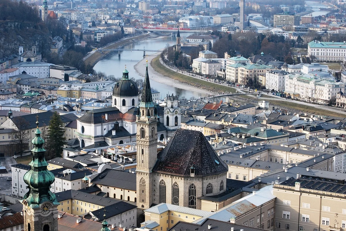Din 2025 nu vor mai exista din București zboruri directe către Salzburg  / foto: Pixabay