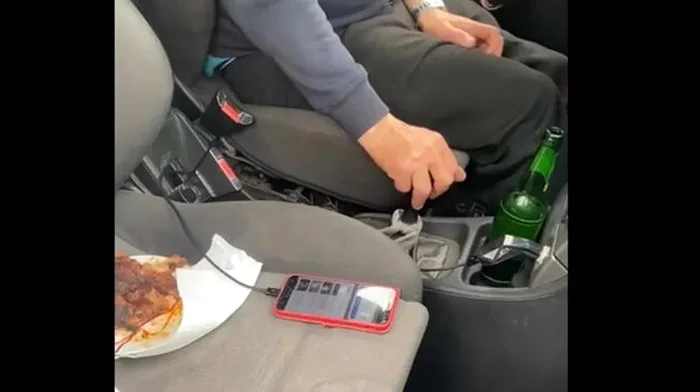 Bărbatul a dat petrecere la volan, în propria mașină Foto: Captură video