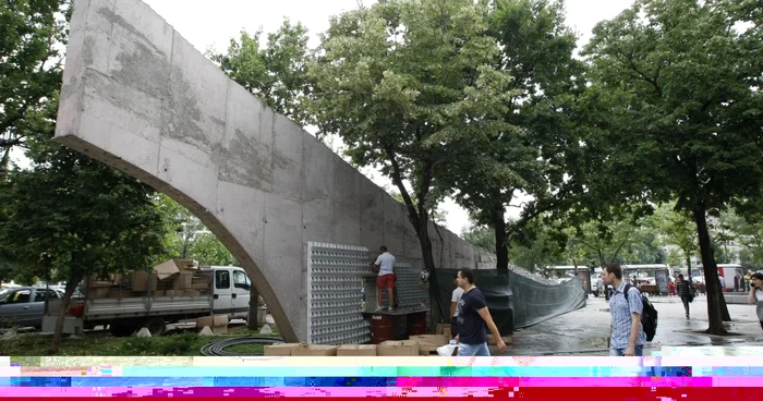 Aşa arată zidul decorativ construit pe Bulevardul Unirii FOTO Eduard Enea