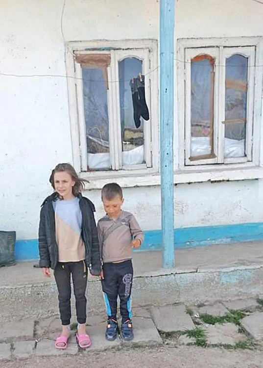 Marius Simionică, alături de Luisa, premianta din satul tulcean SarinasufFoto: Marius Simionică