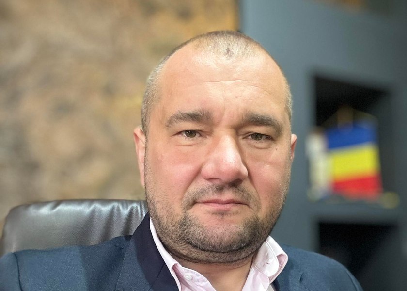 Un primar din Suceava, acuzat că și-a agresat concubina și ar fi amenințat-o cu un pistol. Percheziții la cabana de vânătoare a edilului