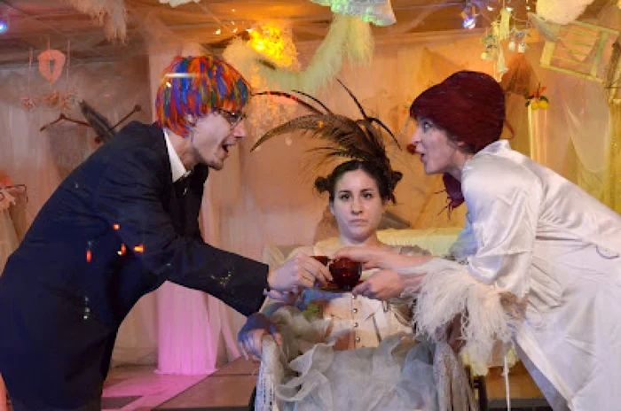 Scenă din spectacolul „The window“, regizat de Ana Mărgineanu, prezentat în vitrina ICR New York FOTO newyorktheatrereview.blogspot.ro