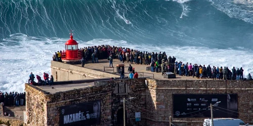 Nazare  Foto Surf escape jpg