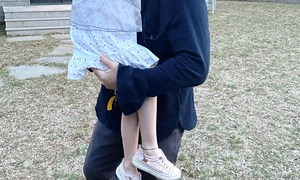 alec baldwin si carmen in curtea casei jpeg