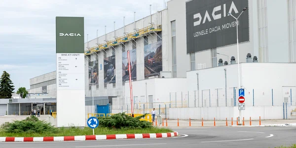Uzina Dacia foto Renault Romania (16) jpg