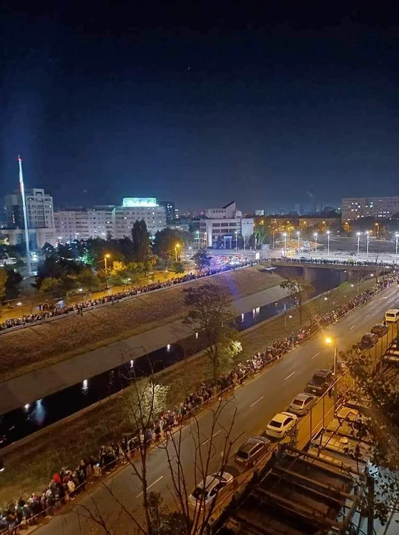 Coada de pelerini la moaștele Sf Parascheva, Iași, 14 octombrie - FOTO Facebook