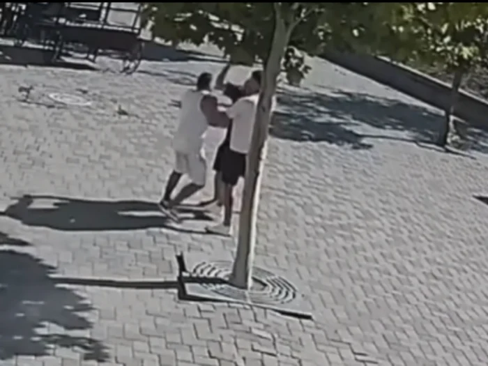 VIDEO Bărbat înjunghiat mortal la Cernavodă. Sindicatul Europol: „De ce oricine poate umbla cu un cuțit prin România fără ca Poliția să poată interveni?”