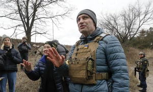 Vitali Kliciko la un post de control din apropiere de Kiev FOTO EPA-EFE