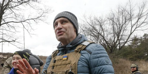 Vitali Kliciko la un post de control din apropiere de Kiev FOTO EPA-EFE