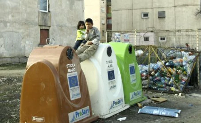 Chiriaşii blocurilor ghetou din municipiul Hunedoara sunt campioni la mizerie