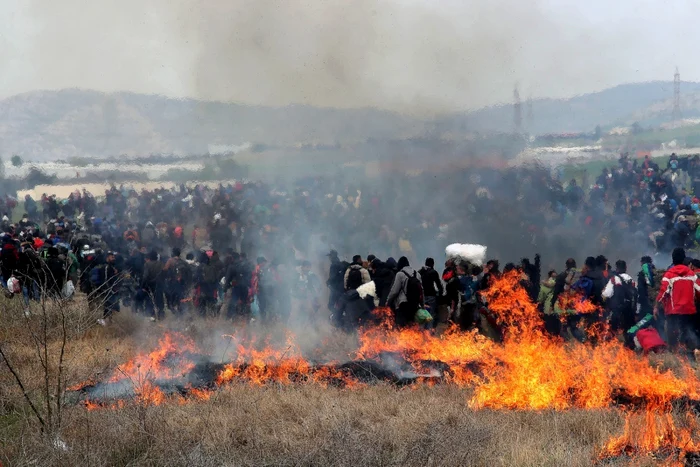 Violenţe au avut loc şi vineri la graniţa Greciei cu Macedonia de Nord Foto EPA EFE