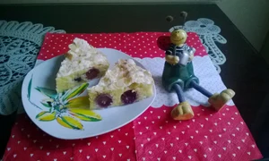 prajitura cu bezea struguri rosii si migdale jpeg