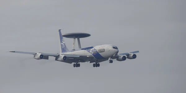 Primul dintre cele trei avioane AWACS care vor opera din România aterizează în Otopeni, Ilfov. FOTO Inquam Photos / George Călin