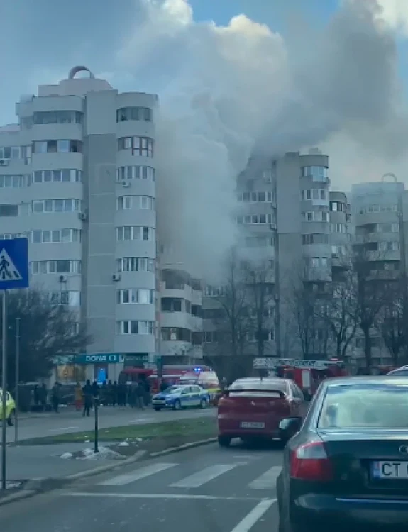 Incendiu bloc Constanţa Bdul Mamaia / Sursa Andreea Hahui