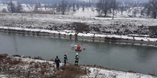 masina cazta in canal Arges