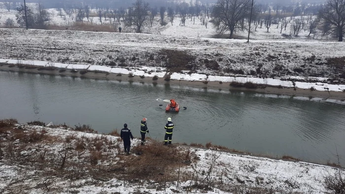 masina cazta in canal Arges
