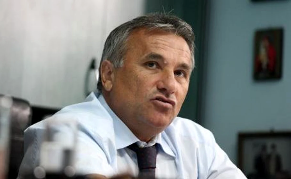 
    Dacă va fi trimis în judecată, Olari îşi pierde postul de comisar  