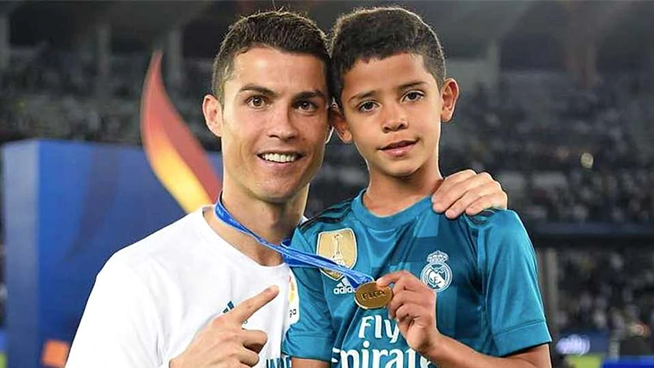 
    Ronaldo și fiul său, Cristiano junior  