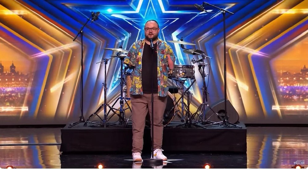 Un muzician român fără antebrațe i-a uimit pe jurații de la Britain's Got Talent. Ce i-a spus Simon Cowell   