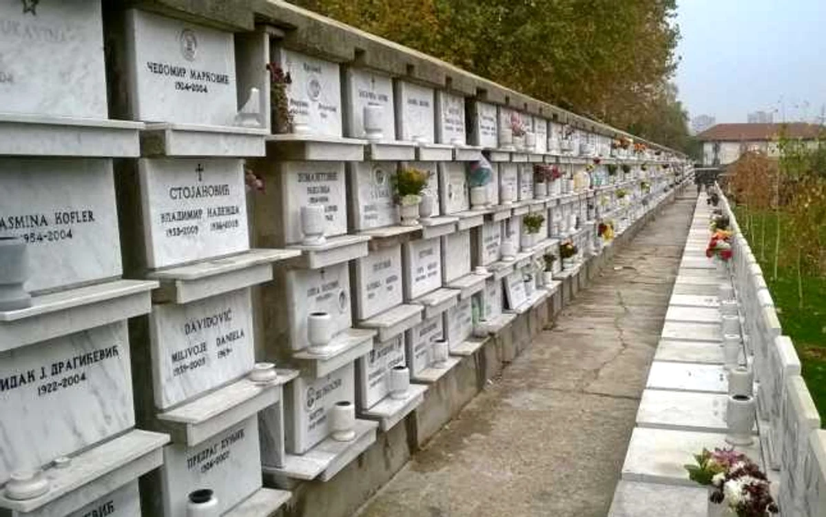 Sectorul de urne din cimitirul central din Belgrad  FOTO: arhiva personală a lui Marius Rotar