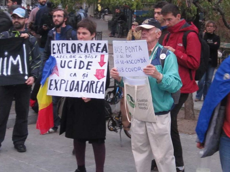 Cum a sedus Rusia Occidentul făcându-l să-și taie craca de sub picioare. Protestele ce i-au alungat pe americani din România