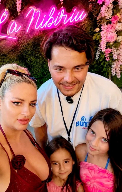 Iza și Antonia, fetițele lui Sânzi, alături de Selly foto: arhiva personală 