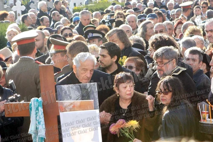 Anca Pandrea a pus  pe buzele iubitului  câteva picături  din sângele ei