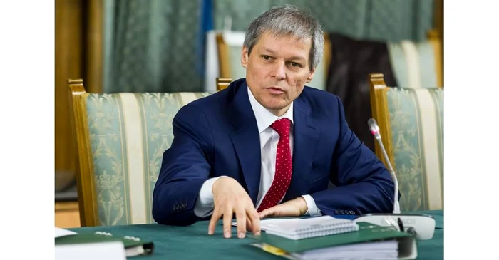 
    Premierul Dacian Cioloș renunță la salariul cuvenit pentru luna aprilie  