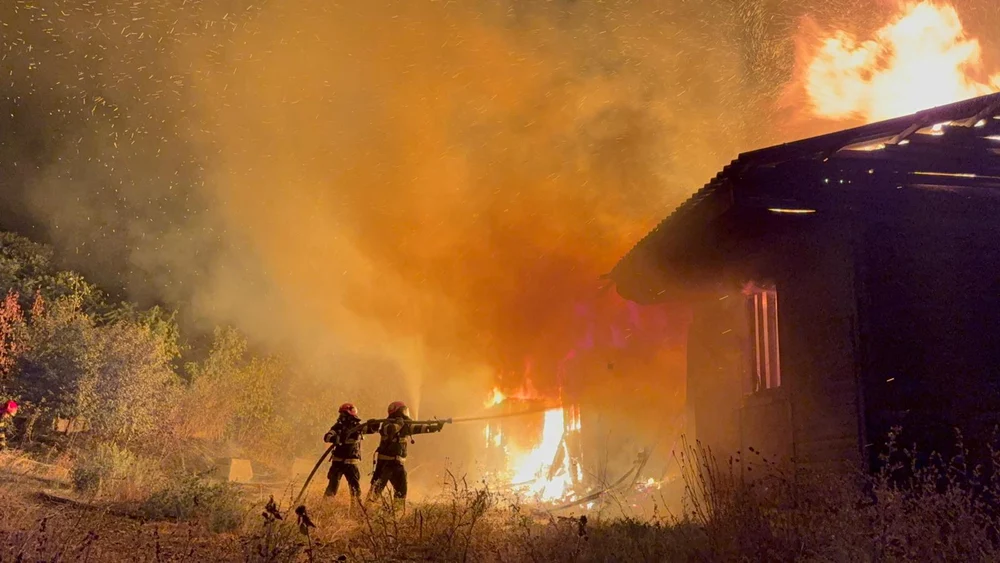 Incendiu de proporții la Galați, după ce barăcile muncitorești ale unui fost şantier au fost cuprinse de flăcări