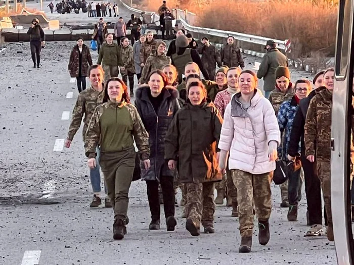 108 femei, majoritatea militari, au fost eliberate în schimbul de prizonieri Foto: Twitter