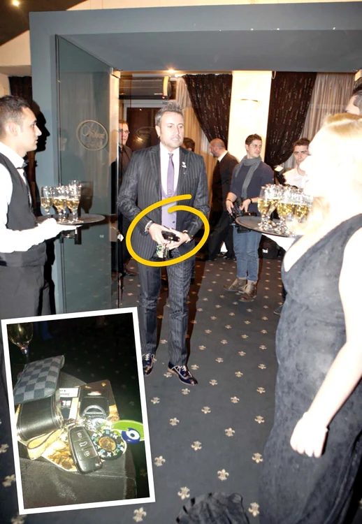Îmbrăcat la patru ace, Cătălin Botezatu şi-a făcut intrarea la un eveniment monden cu mâinile pline de accesorii