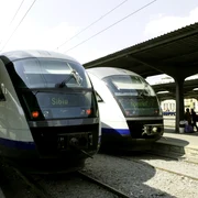 garnitura de tren in gara de nord jpeg