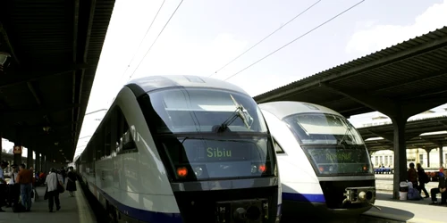 garnitura de tren in gara de nord jpeg