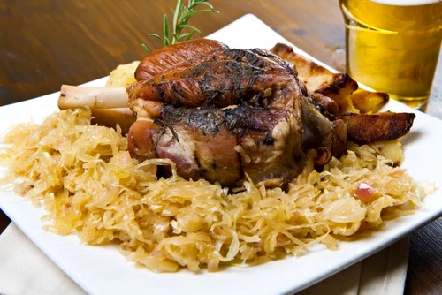 varza cu ciolan afumat shutterstock 217143298 jpeg